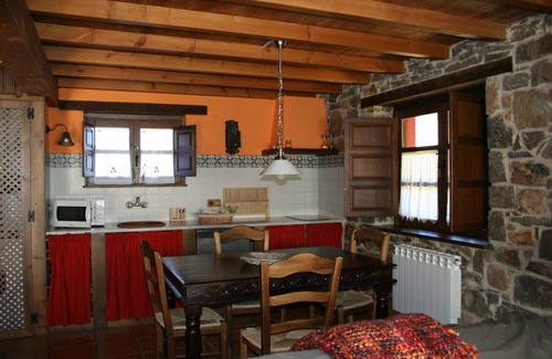 Quiros Cottage | Rural complex of 6 houses with four seats each in Las Ubiña Natural Park