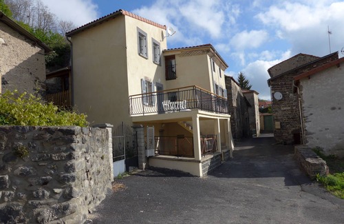 Tourzel-Ronzieres House | Rural cottage in Auvergne