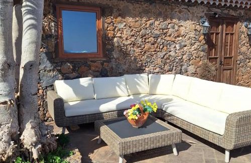 San Cristobal de La Laguna House | Rural escape w/stunning views, jacuzzi and sauna