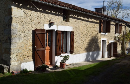 Saint-Martin-de-Riberac Cottage | Rural cottage with pool, secluded garden