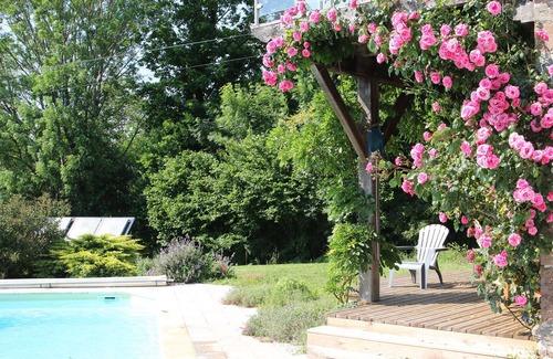 Mourjou House | Rural french farmhouse with a pool in beautiful countryside