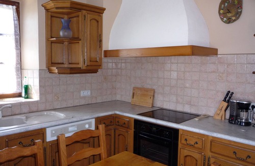 Lacroix-Barrez Cottage | Rural gite with private heated pool, trout fishing, boules court.