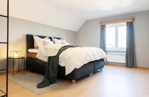 Bocholt House | Rural holiday home in Bocholt with hot tub