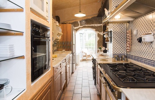 O Porrino Cottage | Rural house with magnificent garden near the Rias Baixas