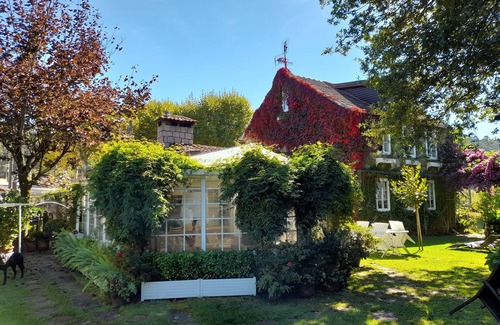 O Porrino Cottage | Rural house with magnificent garden near the Rias Baixas