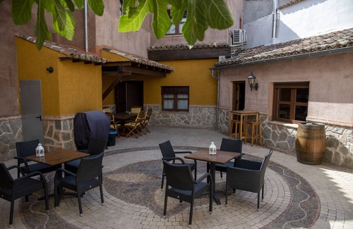 Colmenar de Oreja Cottage | Rural house with swimming pool-jacuzzi "La Encomienda de Oreja".