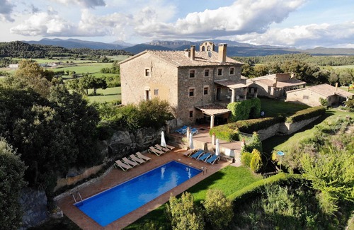 Gargalla House | Rural House 'La Caseta De Sant Grau' with Mountain Views, Shared Pool and Wi-Fi