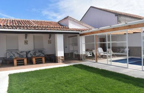 La Zarza Cottage | Rural house with swimming pool to bathe all year round.