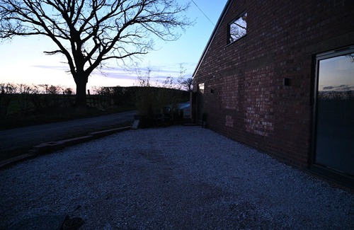 Rugeley House | RURAL LUXURY ROOM WITH WETROOM and self catering facility