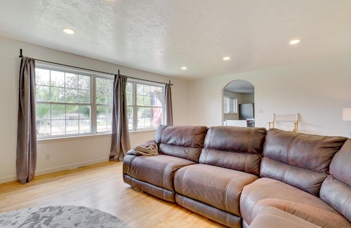 Tabiona House | Rural Mountain-View Home Near Hiking and Off-Roading