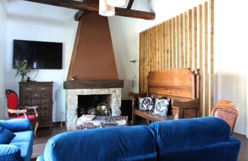 Salsas Other | Rural tourism with swimming pool, 10 minutes from the Azibo reservoir.