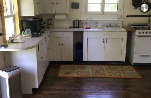 Washington House | Rural Vermont with internet and Smart TV, cell phone works, Dogs welcome.