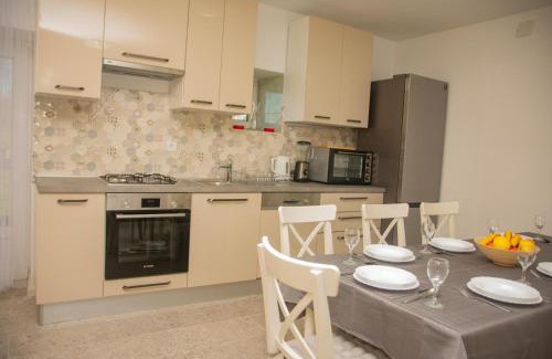 Oklaj Villa | Rural Villa Olive Krka- 30 min from sea, private pool, free parking, wifi, family friendly, park Krka 10 min