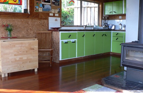 Bethells Beach House | Ruru Cottage nestled at beautiful Bethells Beach