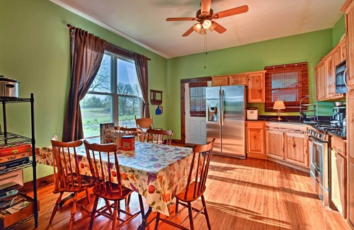Metropolis House | 'Rush Farmhouse' - 5 Mi to Shawnee National Forest