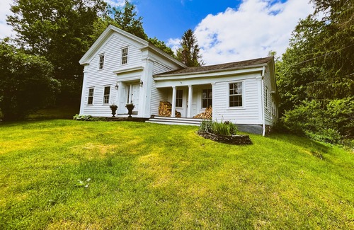 Jefferson Other | Rustic 1850 Farmhouse and Gardens on 5 acres!