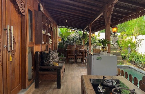 Penestanan Villa | Rustic 2 bedroom jungle retreat with AC in the heart of Ubud