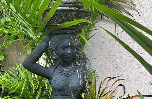 Penestanan Villa | Rustic 2 bedroom jungle retreat with AC in the heart of Ubud