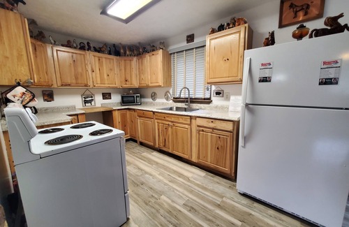 Clendenin Other | Rustic 3 Bedroom House- Classic West Virginia Mountain View