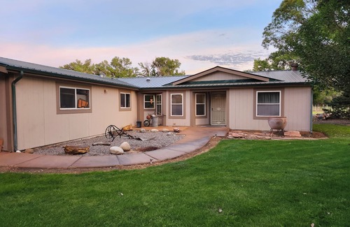 Aztec House | Rustic 3-bedroom house in delightful Aztec with WiFi & riverside gazebo