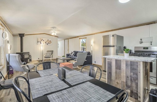 Cripple Creek Ski Chalet | Rustic 3BR Home with Hot Tub, Peak View near Cripple Creek