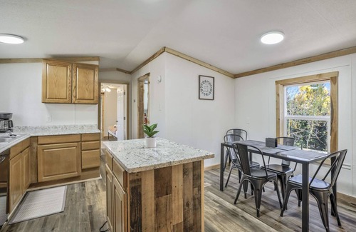 Cripple Creek Ski Chalet | Rustic 3BR Home with Hot Tub, Peak View near Cripple Creek