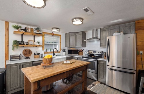 Branson Cabin | Rustic A-frame Cedar Cabin with loft, Lg Grill Outdoor Dining & Fire pit!