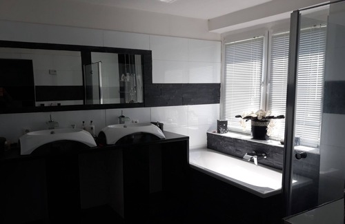 Luessow House | Rustic and large holiday home in front of Stralsund