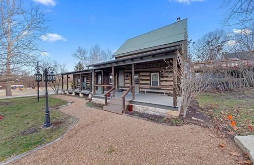 Augusta Cabin | Rustic Augusta Cabin by StayLage