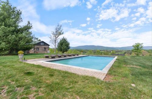 Batesville Apartment | Rustic Baileys Retreat Cabin Near Wineries!