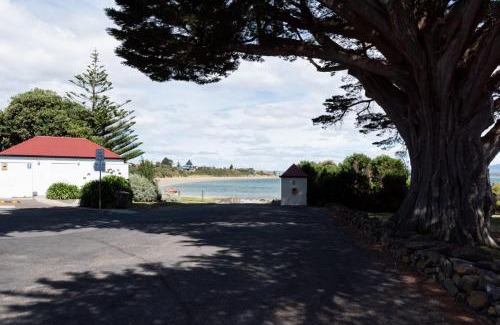 Low Head House | Rustic Barn by the Bay