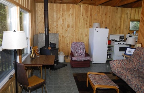 Rainy River District Cabin | Rustic Beach Cabin on Rainy Lake, Fort Frances Ontario