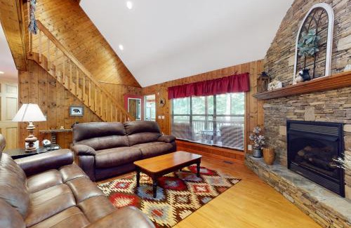Blairsville House | Rustic Bear Lodge