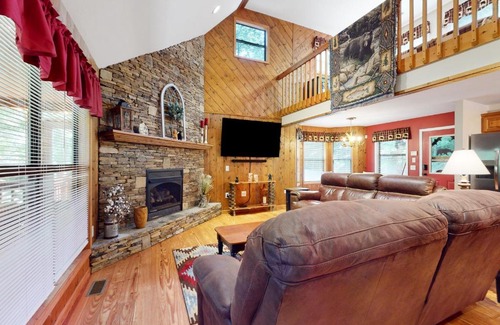 Blairsville House | Rustic Bear Lodge