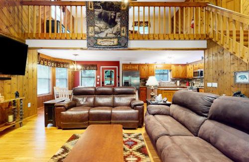 Blairsville House | Rustic Bear Lodge