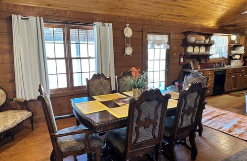 Canton Other | Rustic but elegant 4-bedroom farmhouse in Canton with WiFi and AC