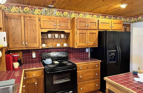 Canton Other | Rustic but elegant 4-bedroom farmhouse in Canton with WiFi and AC