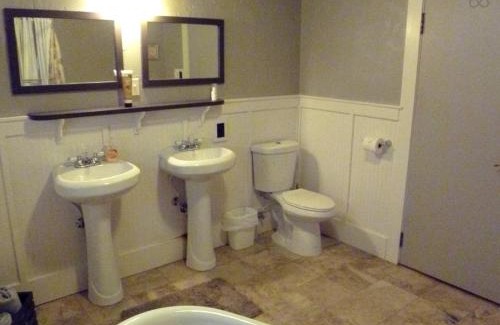 Prospect House | Rustic Cabin Rental in a Wild Meadow near Crater Lake National Park, Oregon