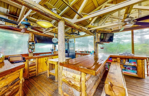 Cedaredge Cabin | Rustic cabin with stellar shared amenities
