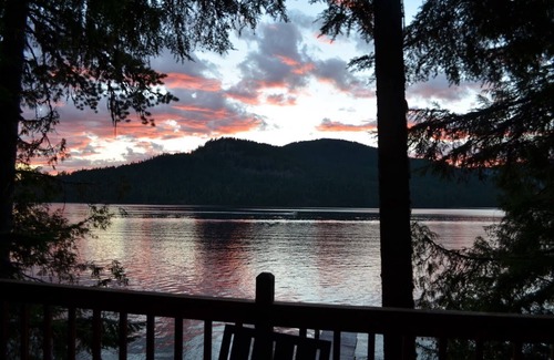 Coolin Cabin | Rustic cabin with stunning sunset views of Priest Lake