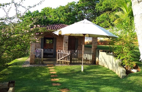 Parafuso House | Rustic chale situated on the Ipitanga riverbank in nature