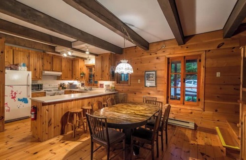 Saint-Faustin-Lac-Carre Cabin | Rustic chalet in Mont-Blanc, lakeside, 4 bedrooms