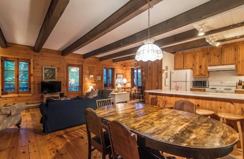Saint-Faustin-Lac-Carre Cabin | Rustic chalet in Mont-Blanc, lakeside, 4 bedrooms