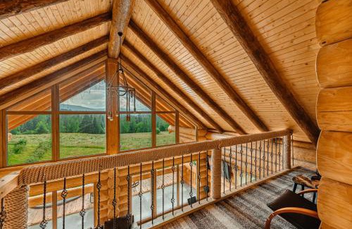Calatele Ski Chalet | Rustic Chalet