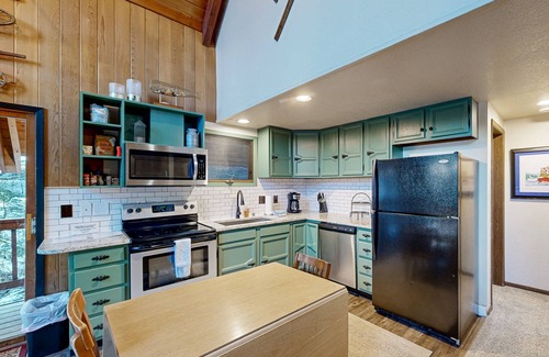 Alyeska Ski Chalet | Rustic chalet w/private hot tub & sauna, views, near the slopes