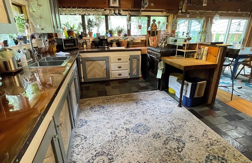 Cumberland Center Cabin | Rustic Charm close to Portland