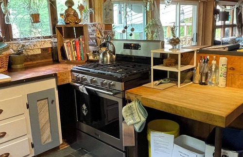 Cumberland Center Cabin | Rustic Charm close to Portland