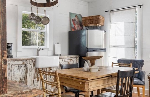 Warrenton House | Rustic Charm in our Quaint Round Top Farmhouse!