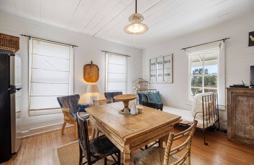 Warrenton House | Rustic Charm in our Quaint Round Top Farmhouse!