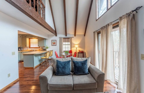 Mountain View Cabin | Rustic charm with modern amenities, ensuring a comfortable and memorable stay.